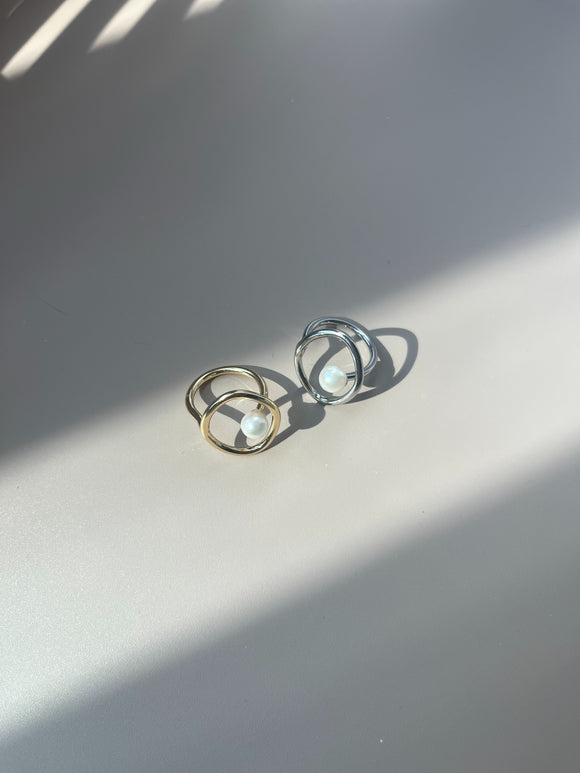 Oval pearl ring