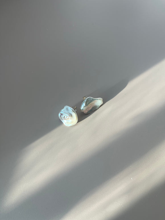 Baroque classic pearl pierce