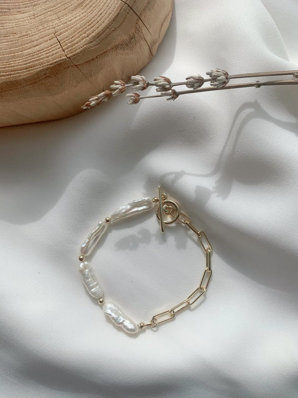 Baroque pearl bracelet