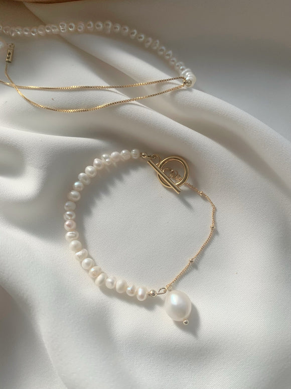 Danity pearls bracelet